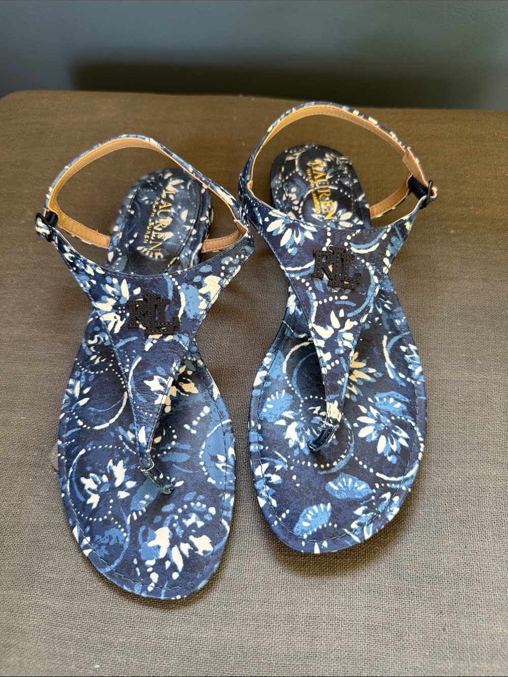 NWOB Lauren Ralph Lauren Ellington thong sandals